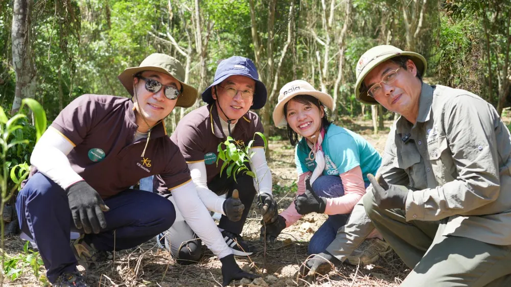 trồng cây đầu tiên.jpg