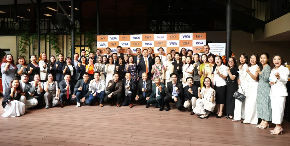 Hinh 3.2_Big team.JPG