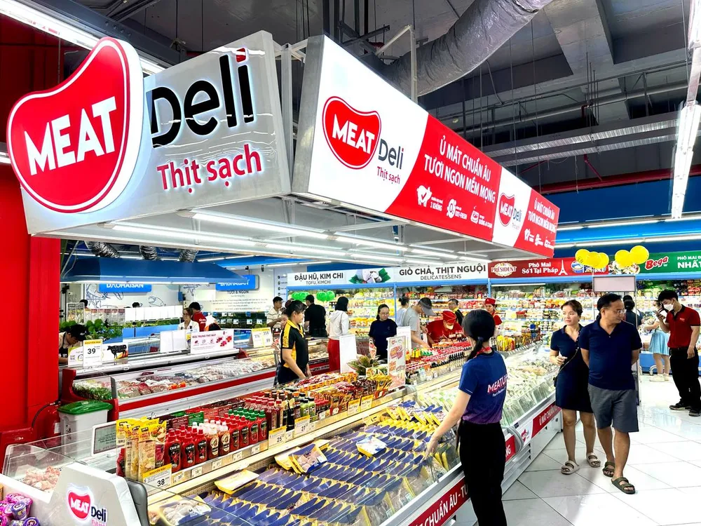 Khu vực thịt MEATDeli được trưng bày rộng sáng với đa dạng sự lựa chọn cho gia đình .jpg