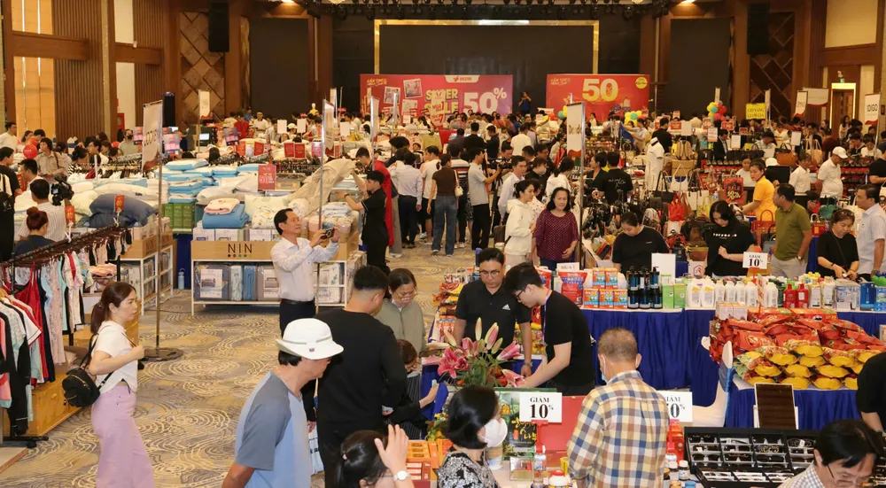 Cần Thơ: Khai mạc sự kiện khuyến mại hàng hiệu