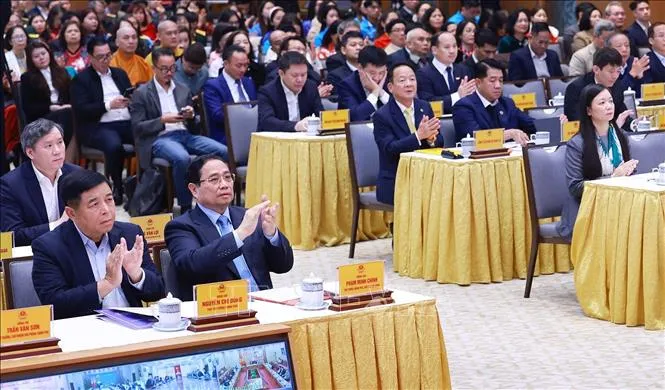 vna_potal_thu_tuong_phat_dong_2_phong_trao_thi_dua_thuc_hien_cac_nghi_quyet_57_68_va_79__stand (2).jpg