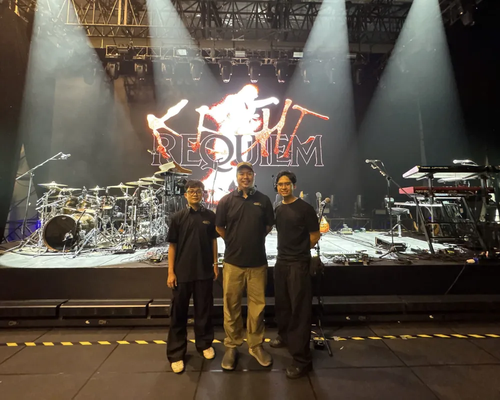 Keshi Requiem world tour (ngoài cùng bên phải) nguồn_ nvcc.JPG