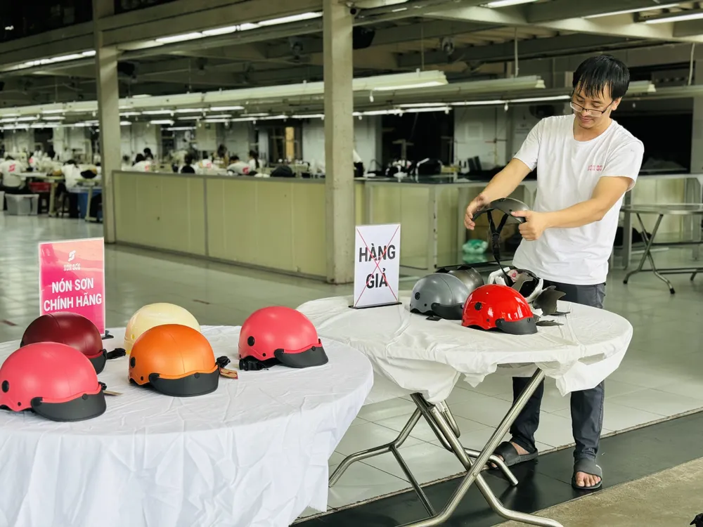 Ảnh 2 - tại cy Nón Sơn.jpg