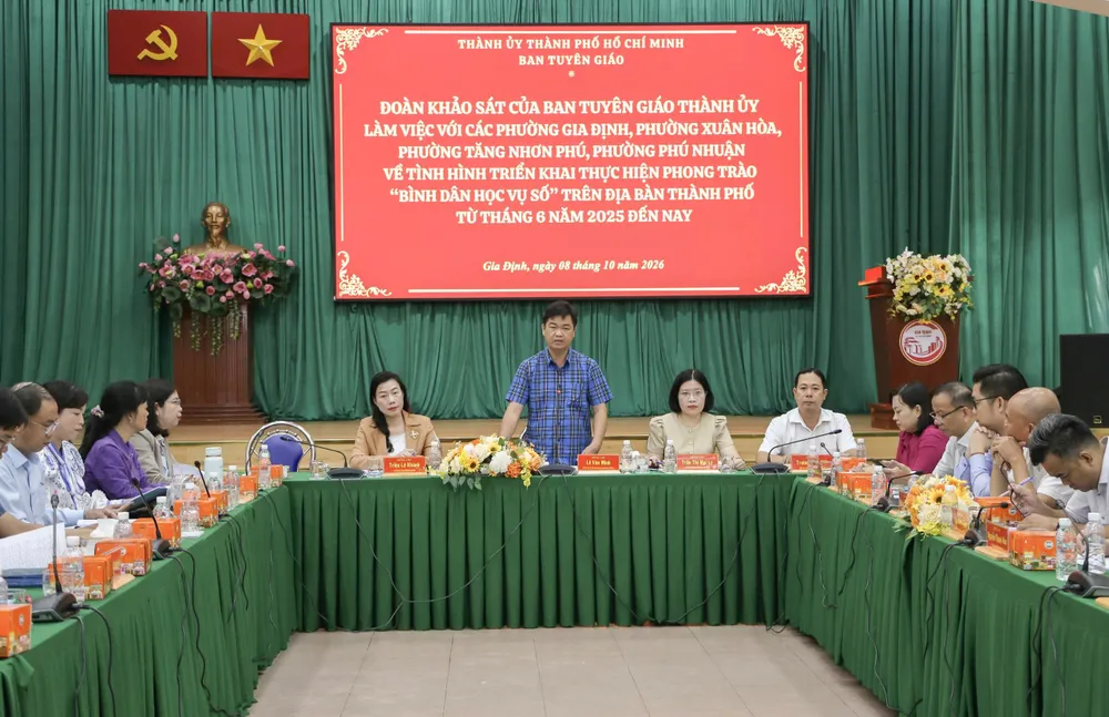  Đồng chí Lê Văn Minh, Thành ủy viên, Phó trưởng Ban thường trực, Ban Tuyên giáo Thành ủy TPHCM, chủ trì buổi làm việc
