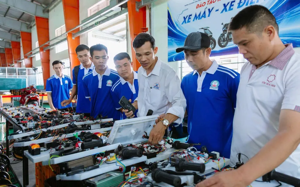 Chương trình hướng tới đào tạo thợ bảo dưỡng, sửa chữa xe điện, phục vụ nhu cầu chuyển sang sử dụng phương tiện giao thông xanh