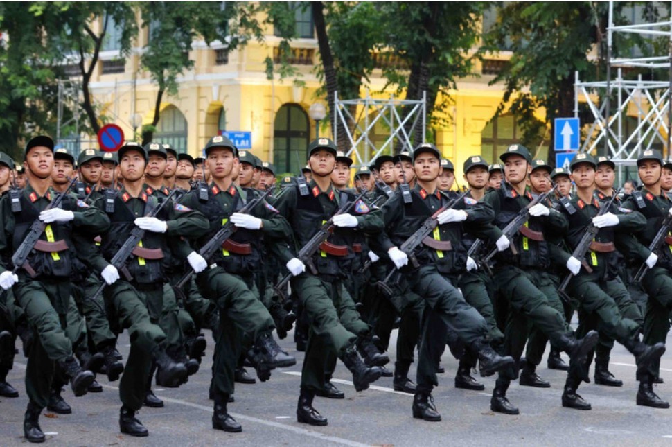 参与游行的特警方队。