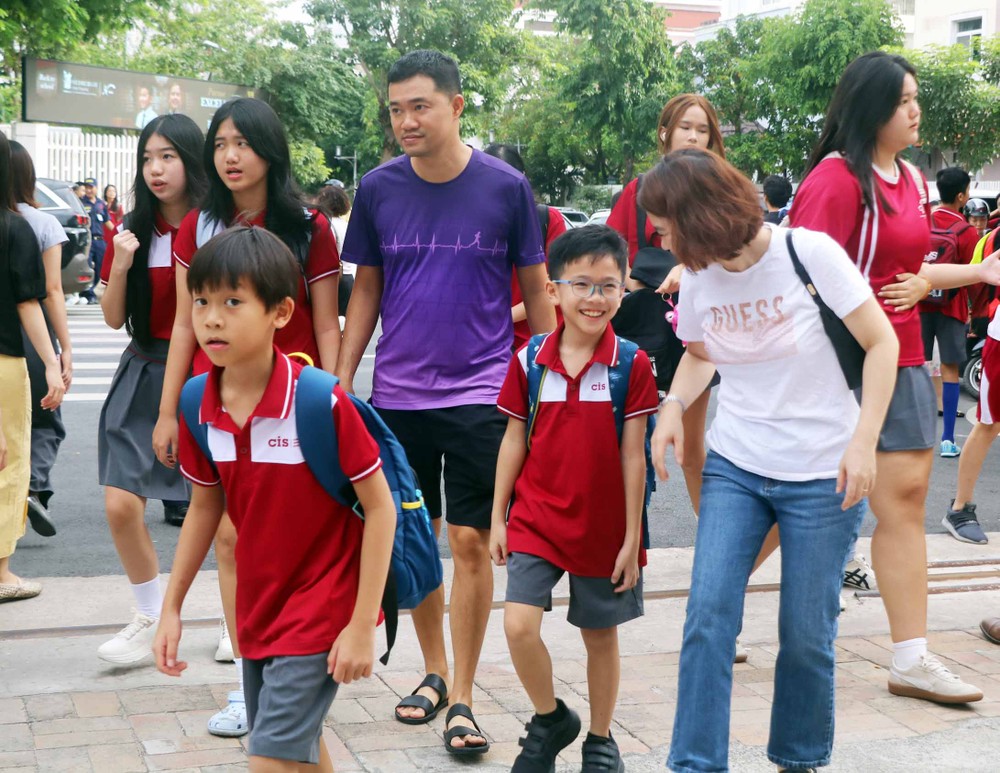 加拿大国际学校的学生8月11日返校。