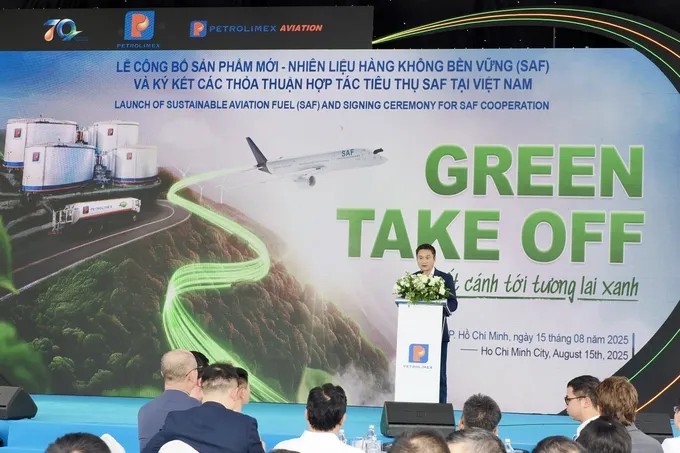 董事长范文青发表讲话。