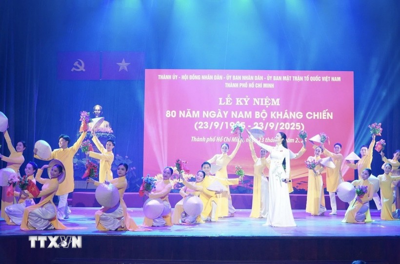 纪念活动上的文艺表演。