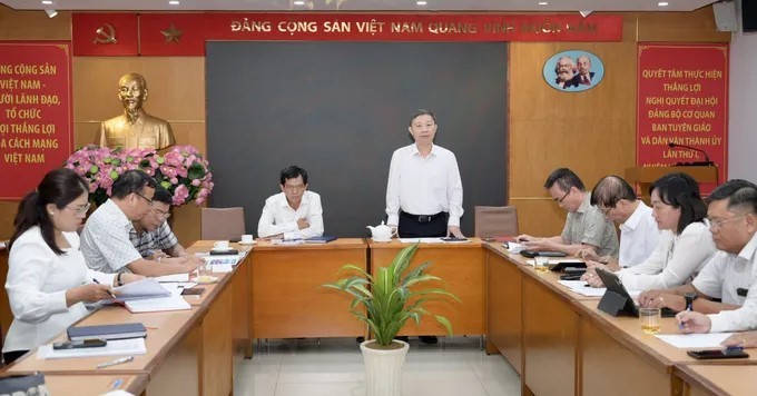 杨英德主任在会议上发表讲话。