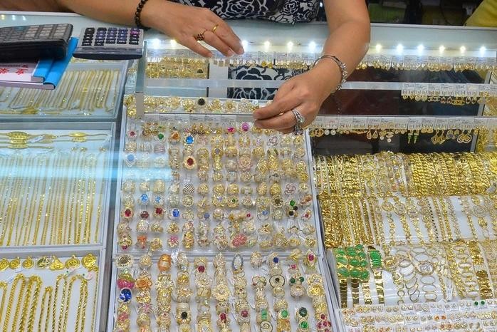 金价最近持续上涨。