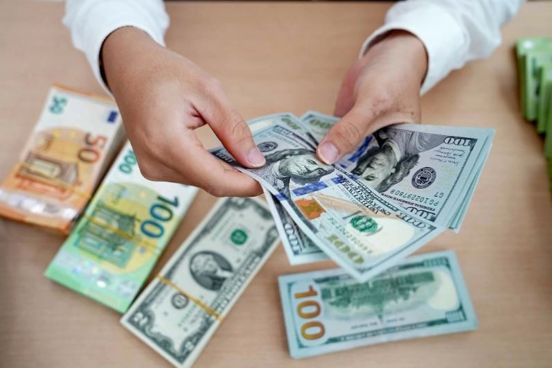 美元汇率出现逆转走势。