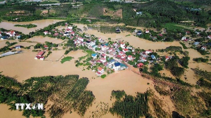 许多村庄仍然被洪水深深淹没。