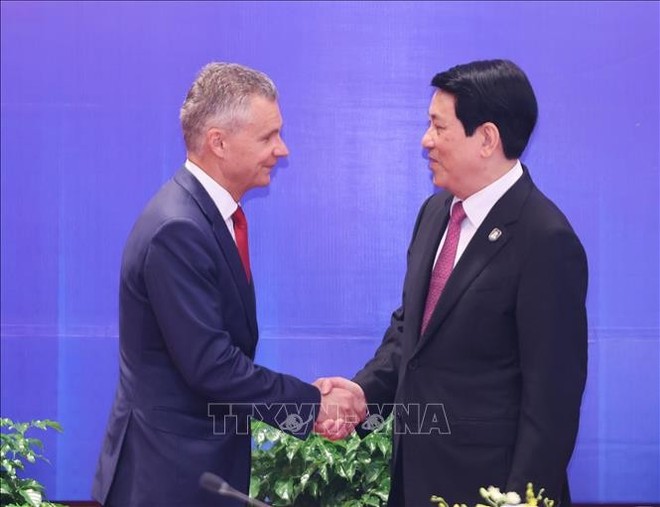 越南国家主席梁强会见澳大利亚贸易与外交部助理部长蒂斯特尔思韦特。