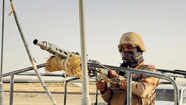 10月12日，巴基斯坦士兵在巴基斯坦与阿富汗边境巡逻。