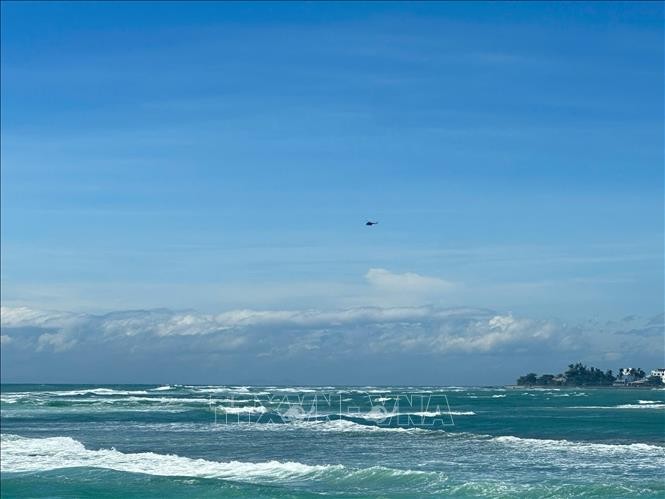 国防部空军力量正在海上进行搜寻。