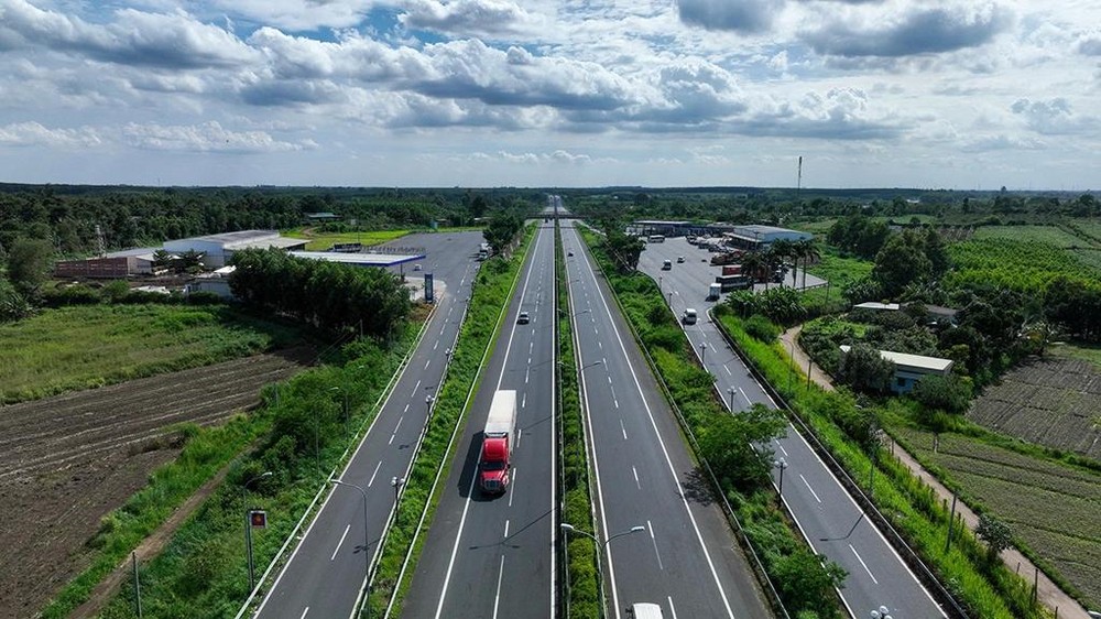 胡志明市预计扩建连接胡志明市 - 隆城 - 油曳高速公路的道路。