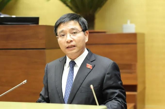 财政部长阮文胜报告关于调整2021-2030年阶段、到2050年愿景的国家总体规划。