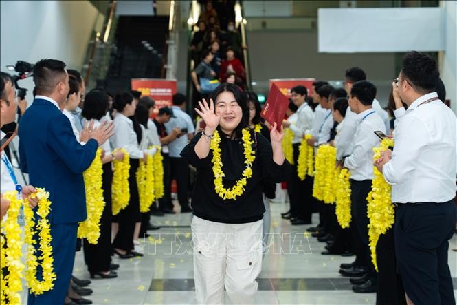 来自韩国的首批国际游客在2026年新年伊始“踏春”富国特区。