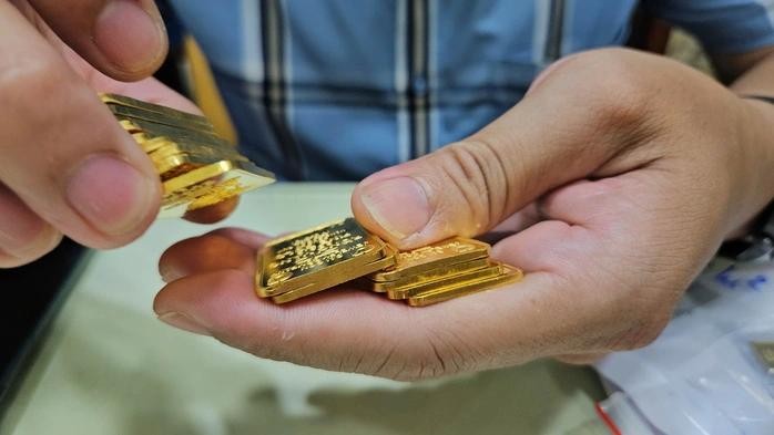 金片价格继续上涨。