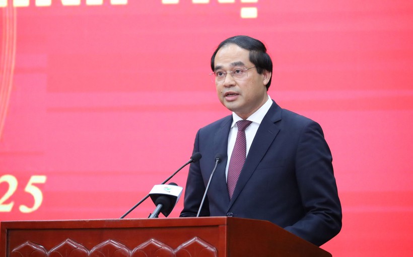 太原省省委书记郑春长。