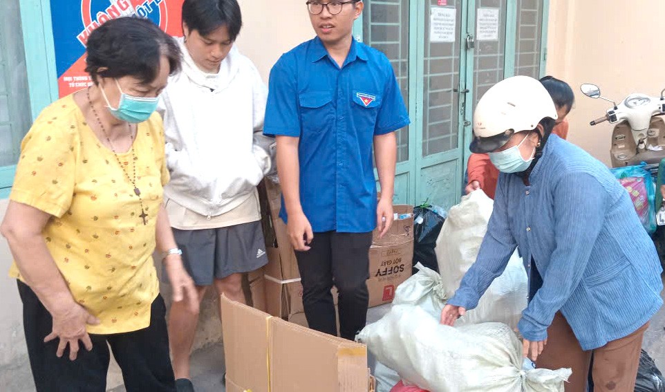 2  gen-n-z7458886571047-2d1b413ec29215a3de02c04b5f17ff74-7358-5343-2592-20.jpg