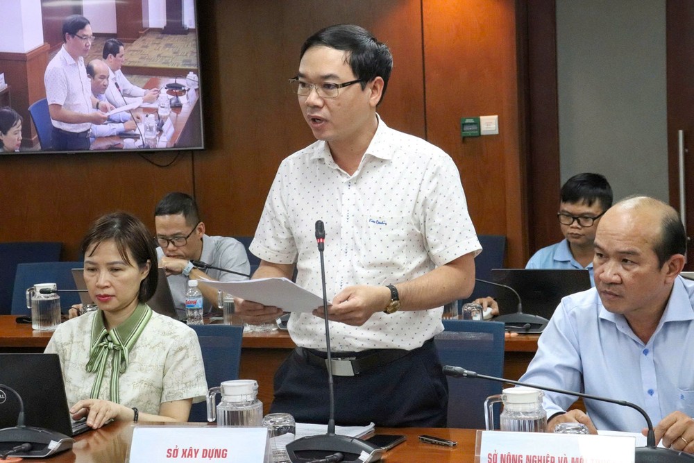 阮文欢副主任在新闻发布会上提供资讯。