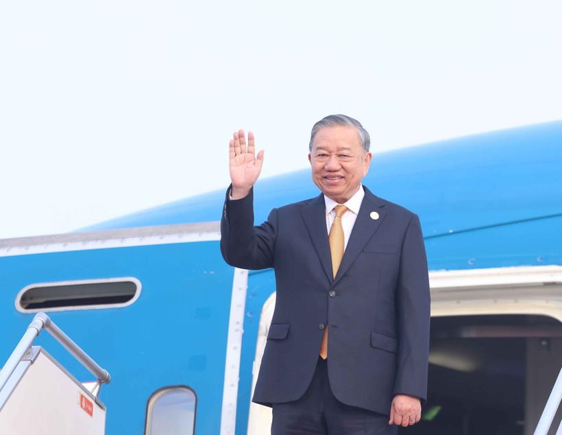 党中央总书记苏林启程对柬埔寨王国进行国事访问。