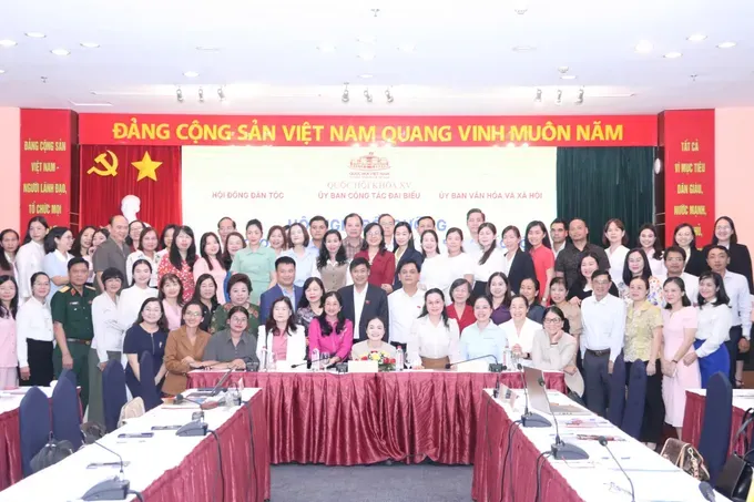 代表出席培训会议。