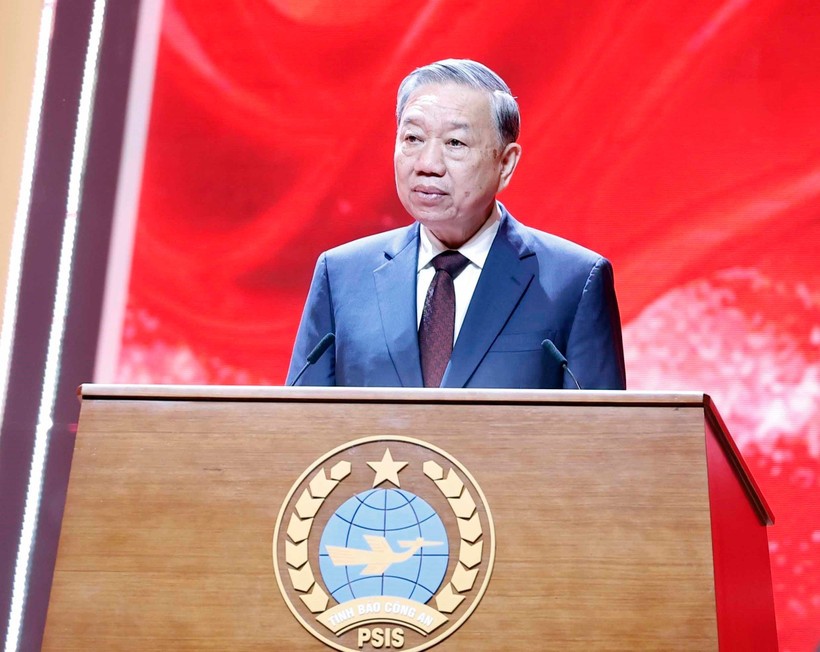 苏林总书记在活动上发言。