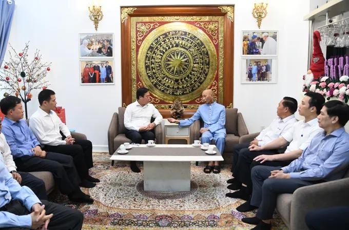 工作团问候大十字“侠士”黎德盛的健康状况。