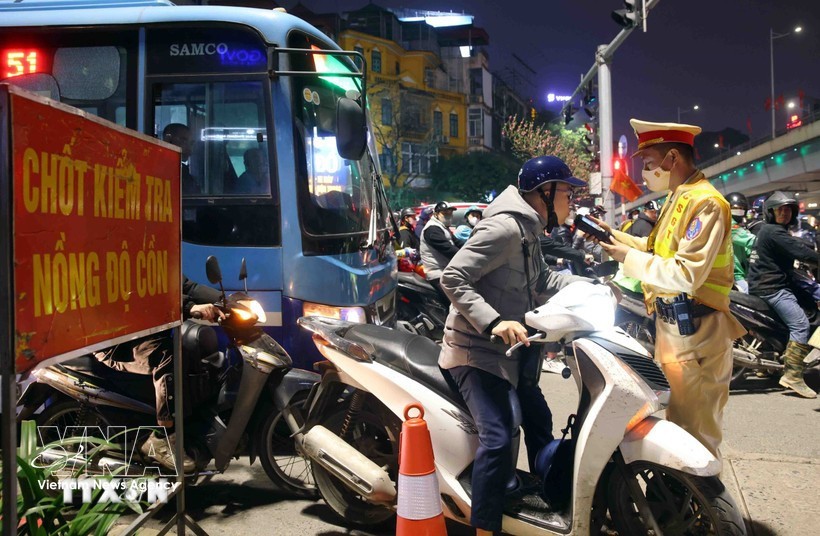 大年初一晚上越南全国逾1600起酒驾违规行为被查处
