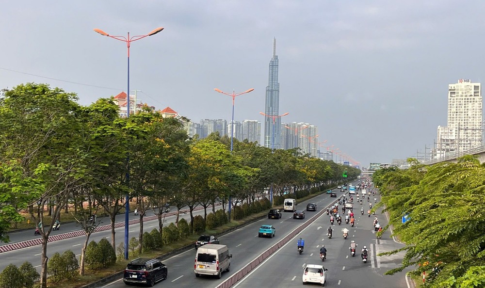 2月23日上午，武元甲街邻近西贡桥路段车辆稀少。