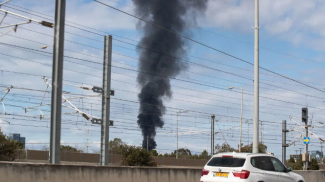 2月28日在以色列特拉维夫拍摄的浓烟。