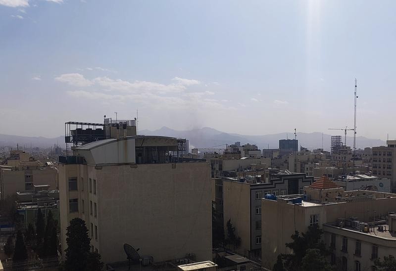 这是2月28日拍摄的伊朗德黑兰市中心景象。