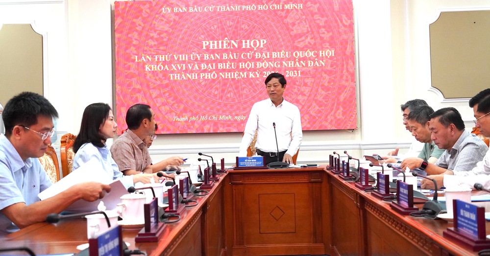 胡志明市人民议会主席、胡志明市选举委员会主席武文明于3月11日在胡志明市选举委员会第八次会议上发表讲话。