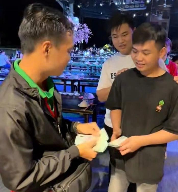 中得180亿元头奖的男员工给老板妹妹赠送汽车