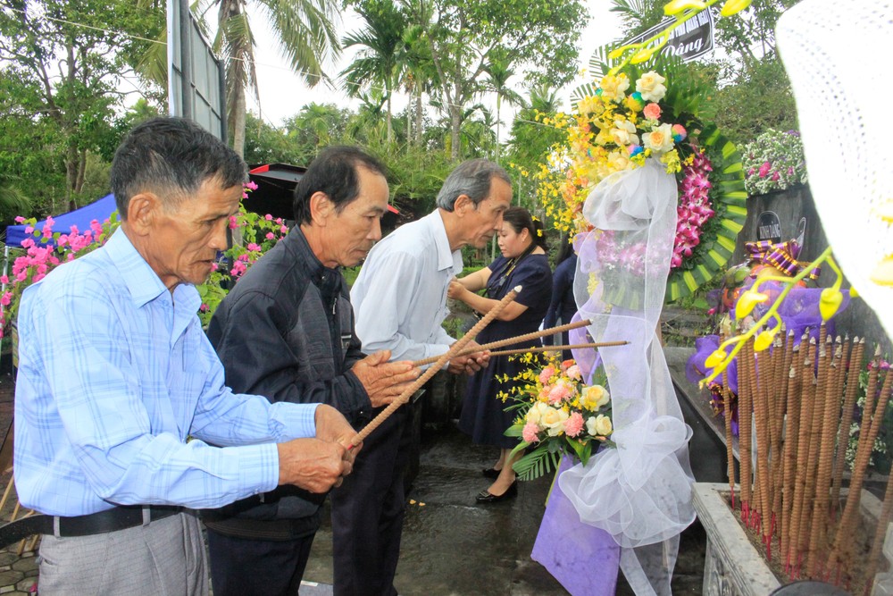 2  than-nhan-1-of-1-3105-7747.jpg