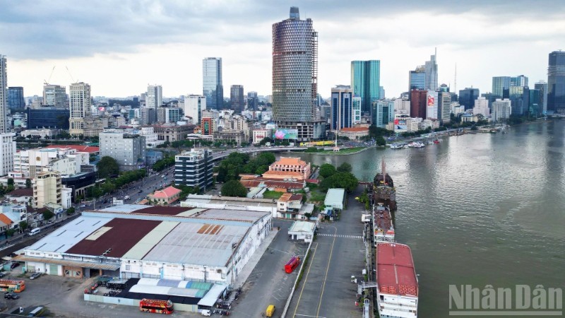 胡志明市已通过芽龙—庆会港区总体规划和胡志明遗迹—博物馆区扩建方案，总占地面积约39.51公顷。