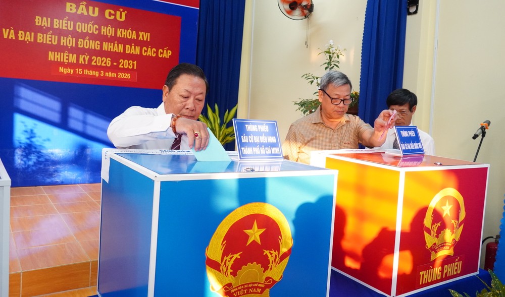 安庆坊选民在1号选举单位进行投票。