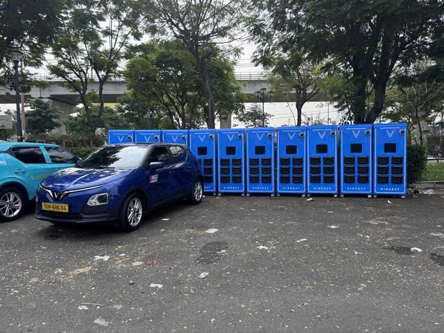 电动摩托车换电柜随处可见。