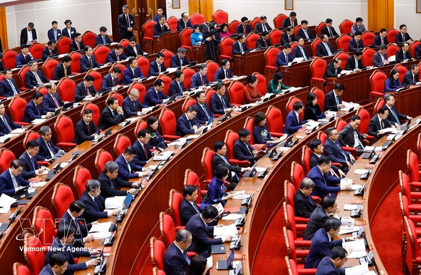 出席越南共产党第十四届二中全会开幕会的代表。