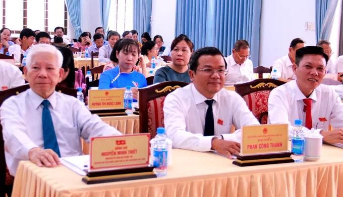 国家原主席阮明哲出席会议。