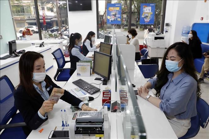  客户在保越银行（BAOVIET Bank）河内分行还剑办事处办理业务。