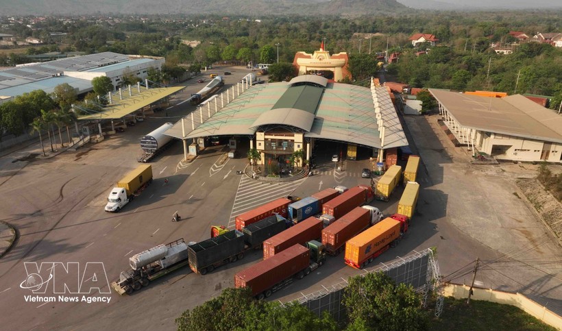 今年第一季度货物进出口总额达2495亿美元。