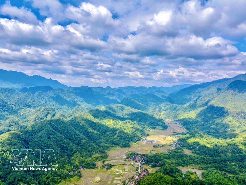 凭借海拔1700米的高度，浦良（Pu Luong）山顶正逐渐成为徒步旅游（Trekking）的理想目的地。