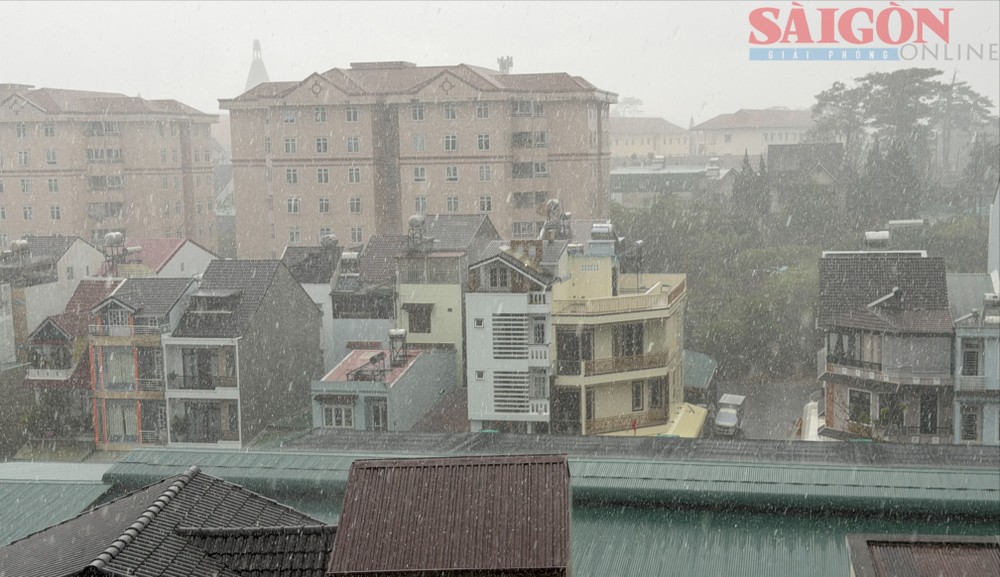 4月12日下午，林同省林园-大勒坊降大雨。