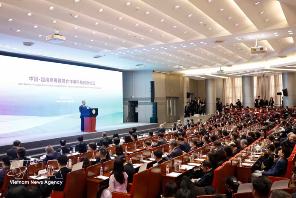 党中央总书记、国家主席苏林在中国清华大学发表演讲。