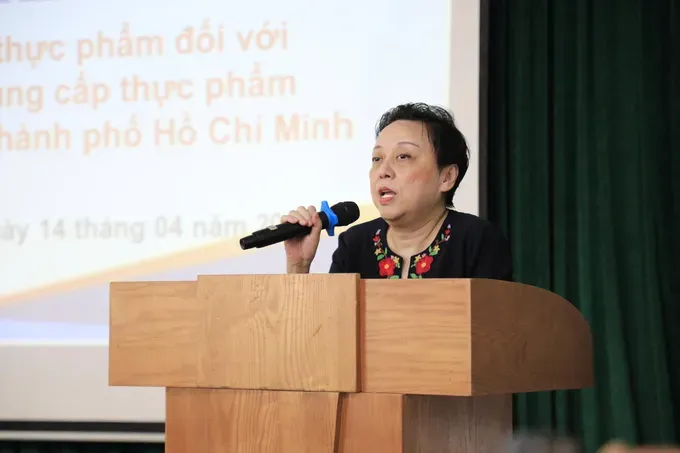 胡志明市食品安全厅厅长范庆风兰在签署仪式上发表讲话。