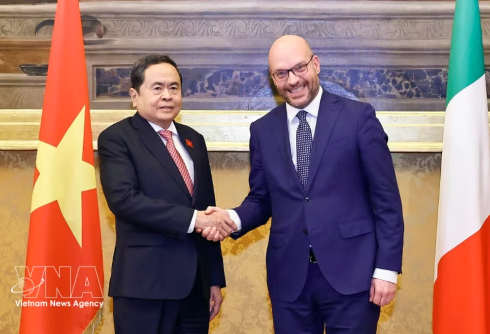 越南国会主席陈青敏与意大利众议院议长洛伦佐·丰塔纳。